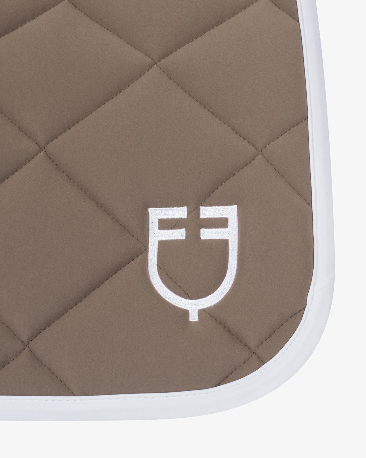 Dressage saddle pad with diamond quilting