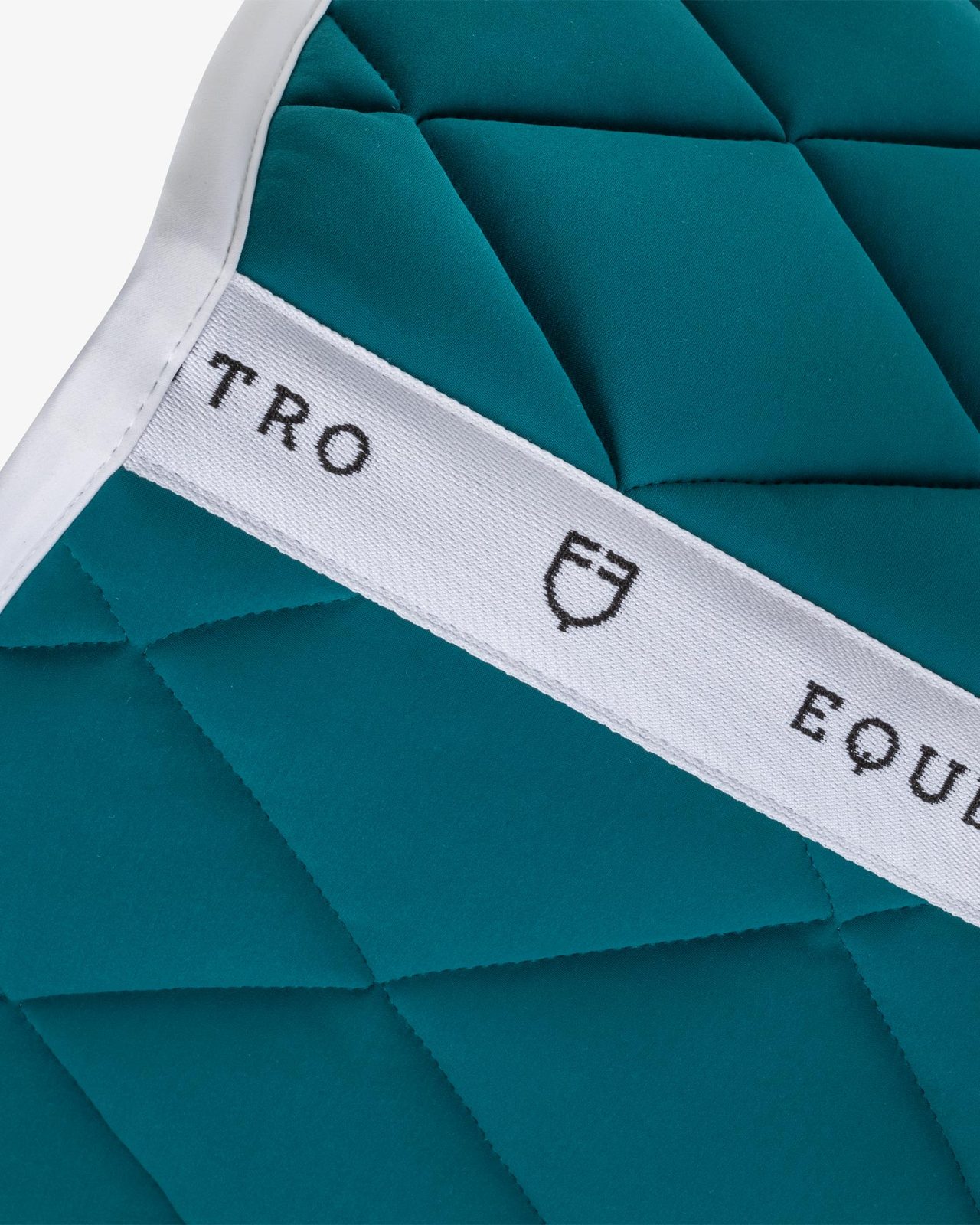 Dressage saddle pad with diamond quilting