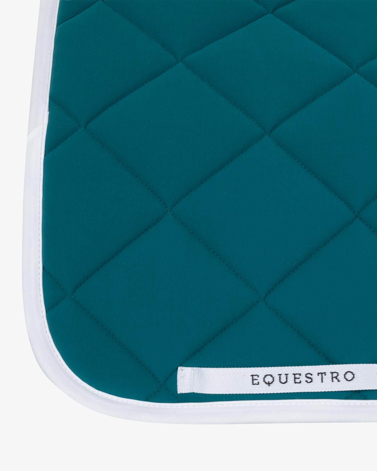 Dressage saddle pad with diamond quilting