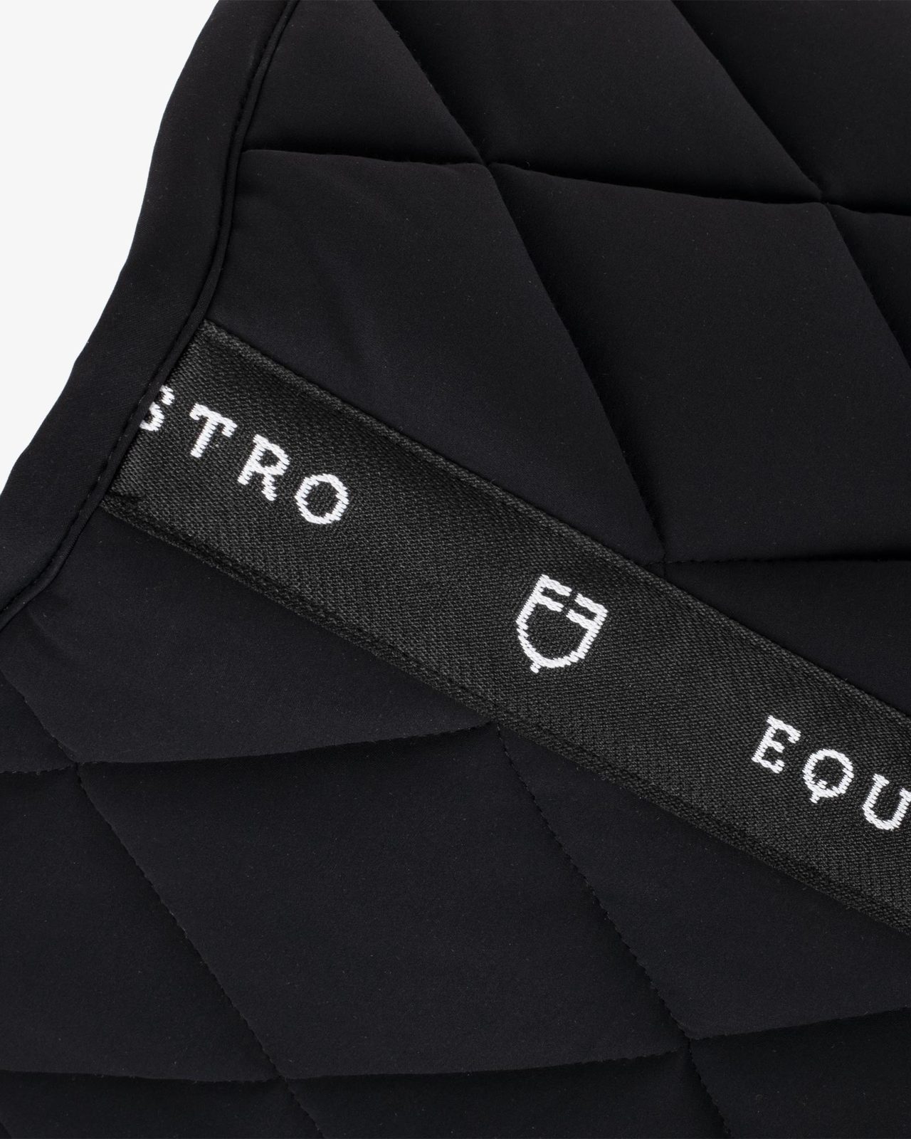 Dressage saddle pad in technical fabric