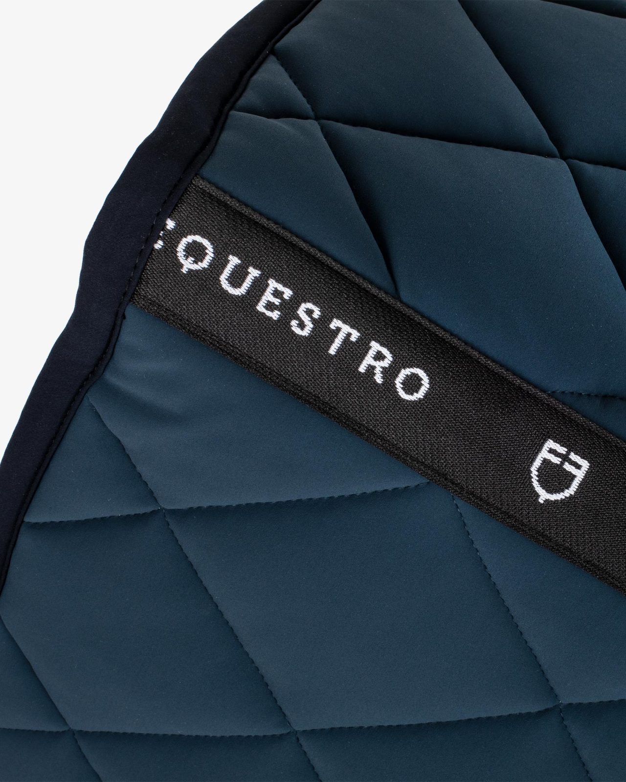 Dressage saddle pad in technical fabric