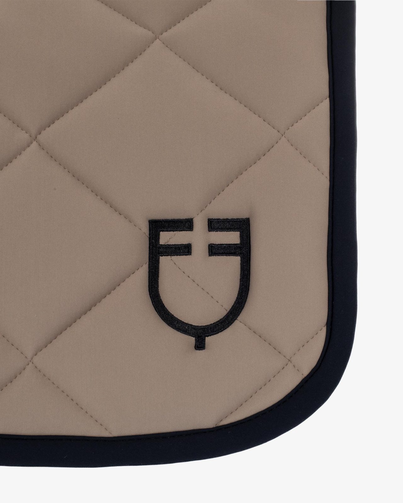 Dressage saddle pad in technical fabric