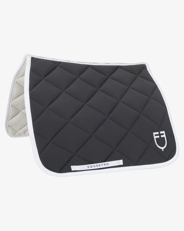 Dressage saddle pad with diamond quilting