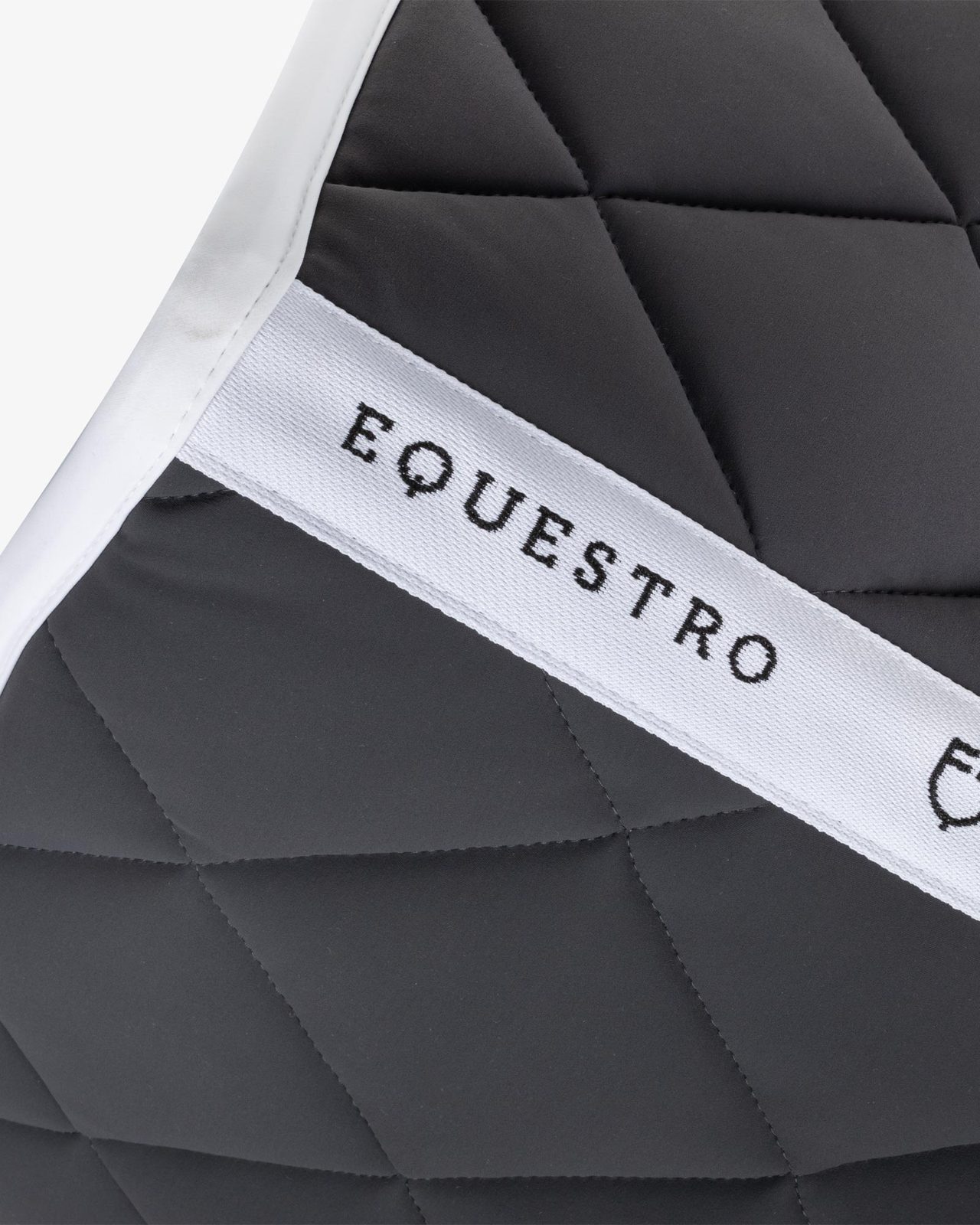 Dressage saddle pad with diamond quilting