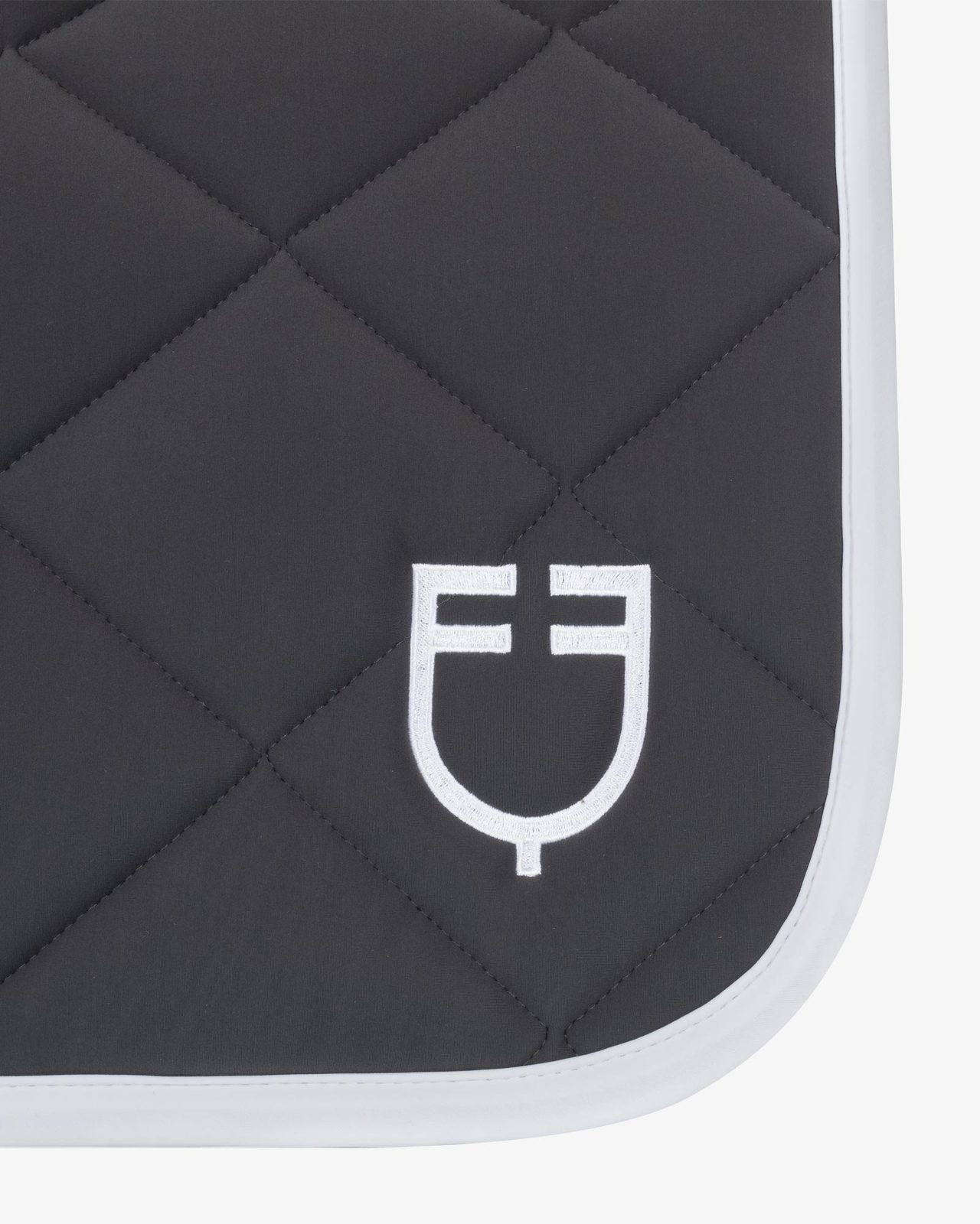 Dressage saddle pad with diamond quilting