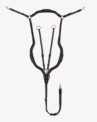 Anatomical leather breastplate with removable martingale