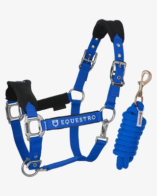 Halter with double adjustment and lead rope