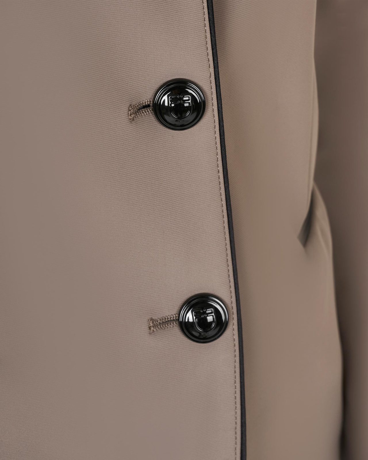 Women's three-button competition jacket