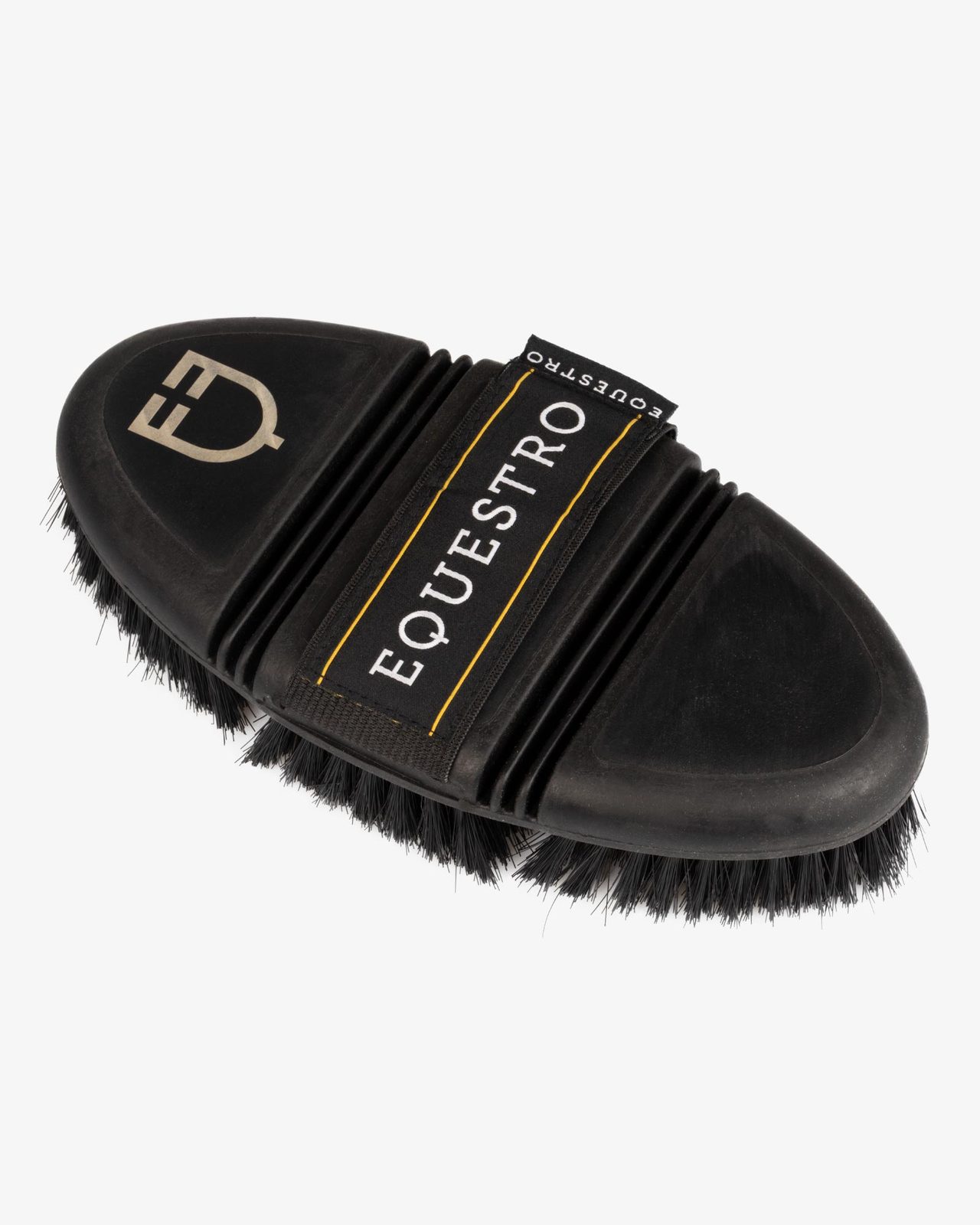 Flexible brush with short synthetic bristles