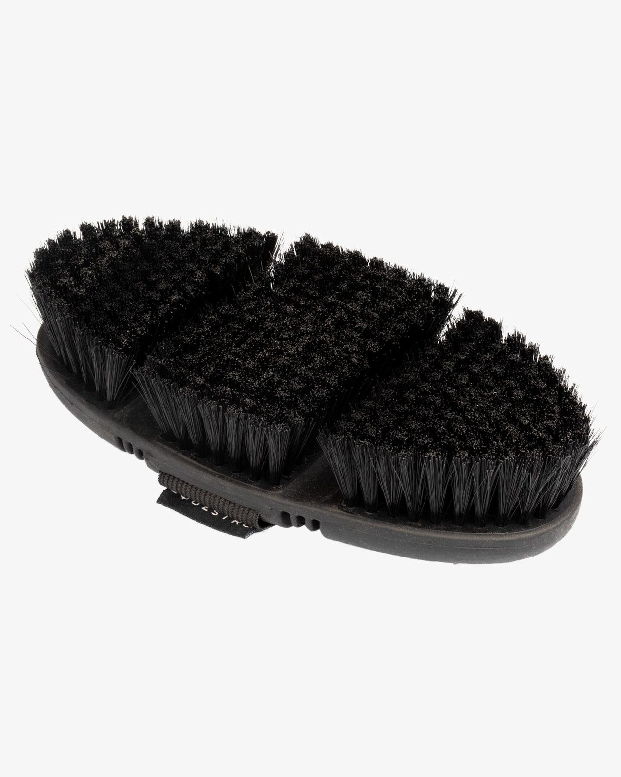 Flexible brush with short synthetic bristles