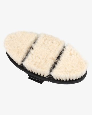 Flexible grooming brush with soft bristles