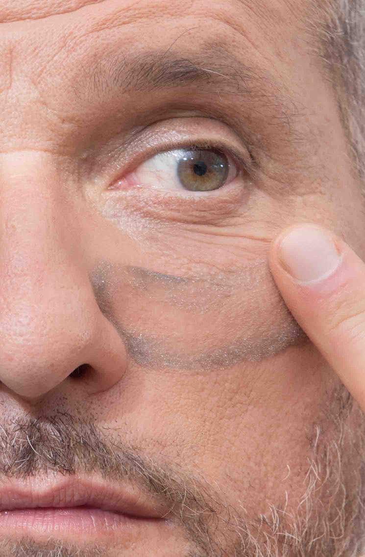 be-brave-foundation-effect-on-a-man-dark-circles