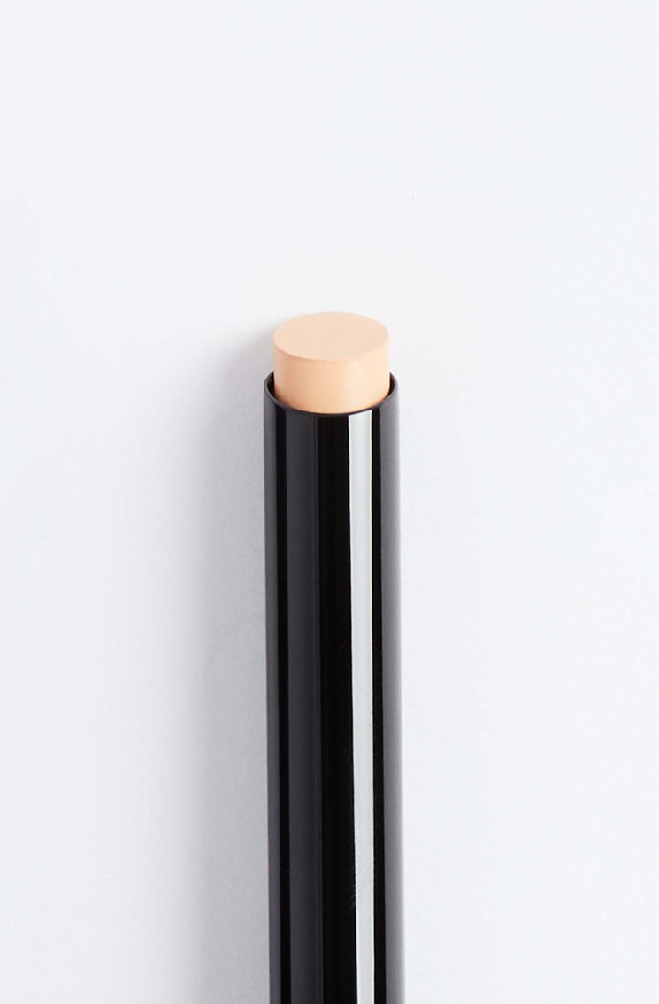 be-blurry-concealer-close-up