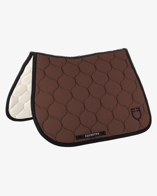 Jumping saddle pad with onion quilting