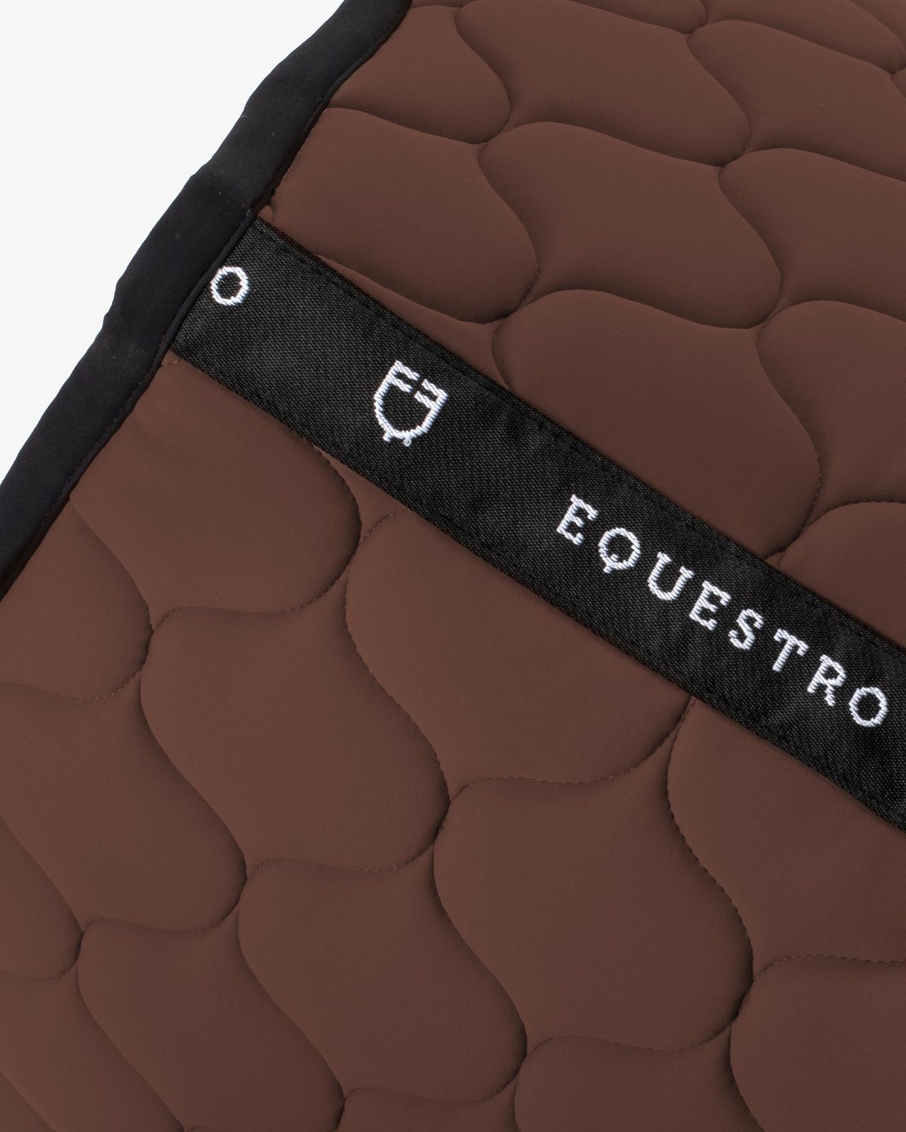 Jumping saddle pad with onion quilting
