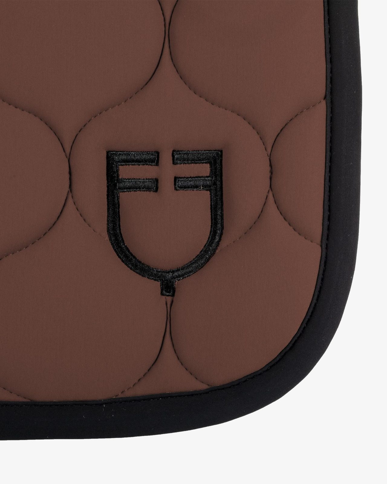 Jumping saddle pad with onion quilting
