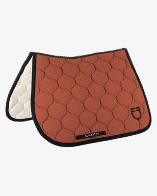 Jumping saddle pad with onion quilting