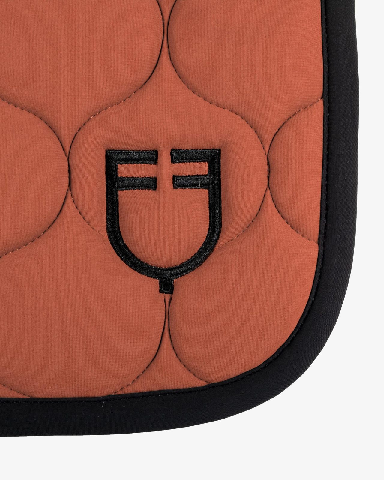 Jumping saddle pad with onion quilting