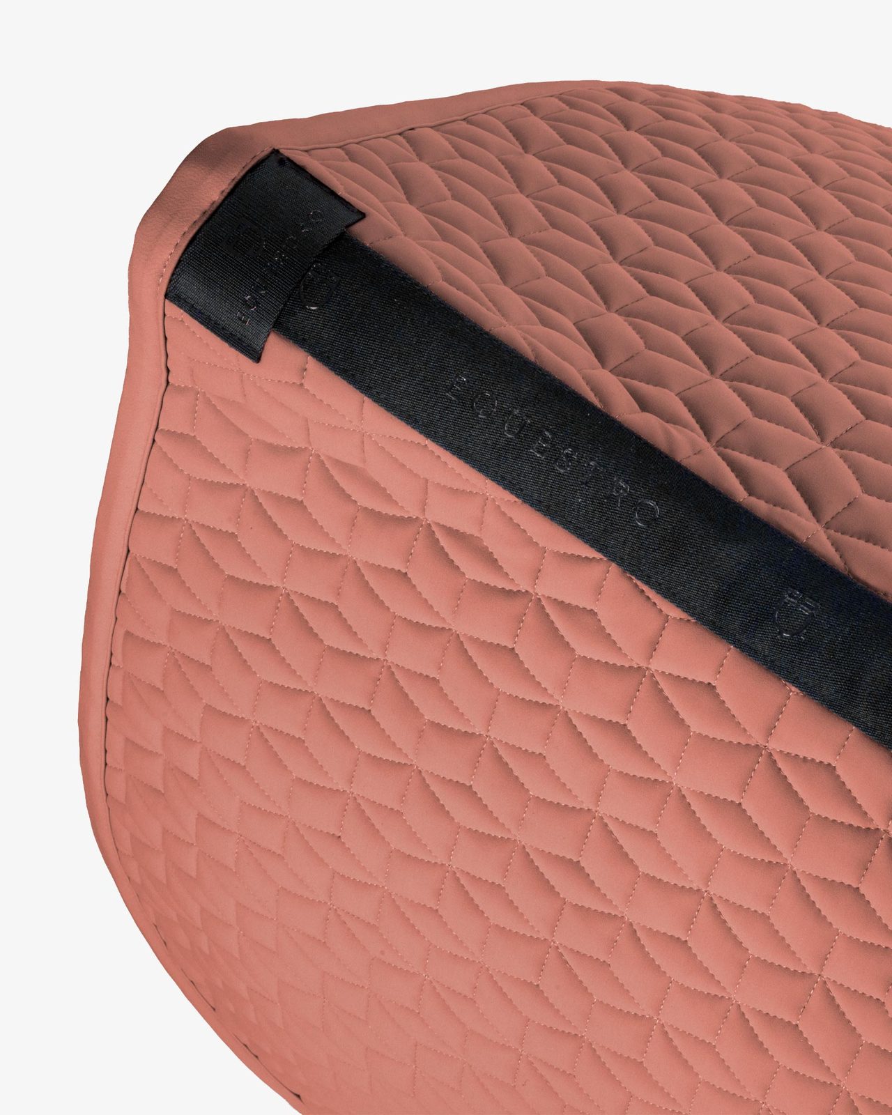 Dressage saddle pad with cube quilting