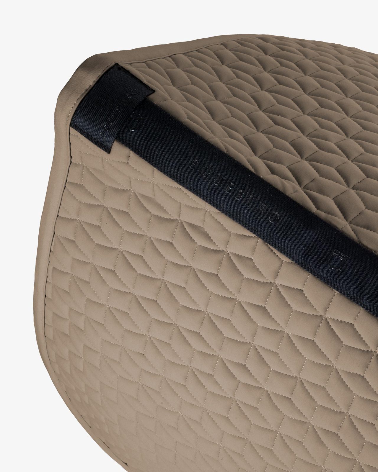 Dressage saddle pad with cube quilting