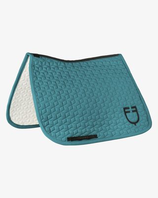 Dressage saddle pad with cube quilting