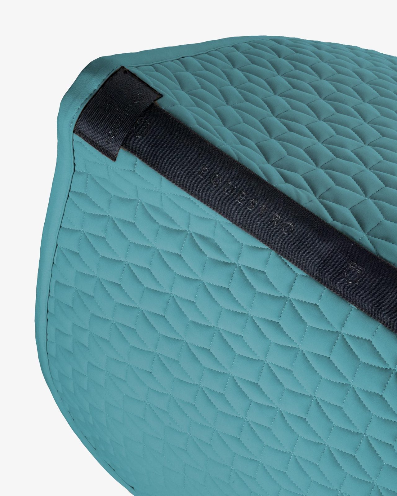 Dressage saddle pad with cube quilting
