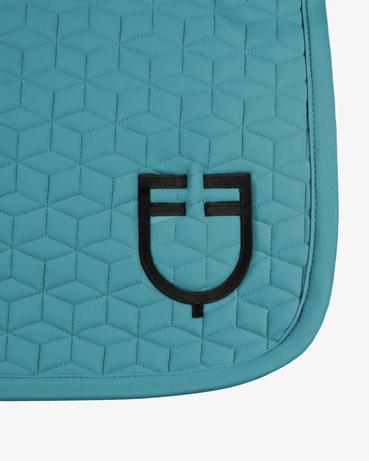 Dressage saddle pad with cube quilting