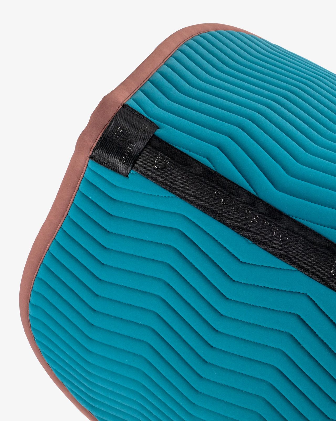 Wave Quilting jumping saddle pad in technical fabric