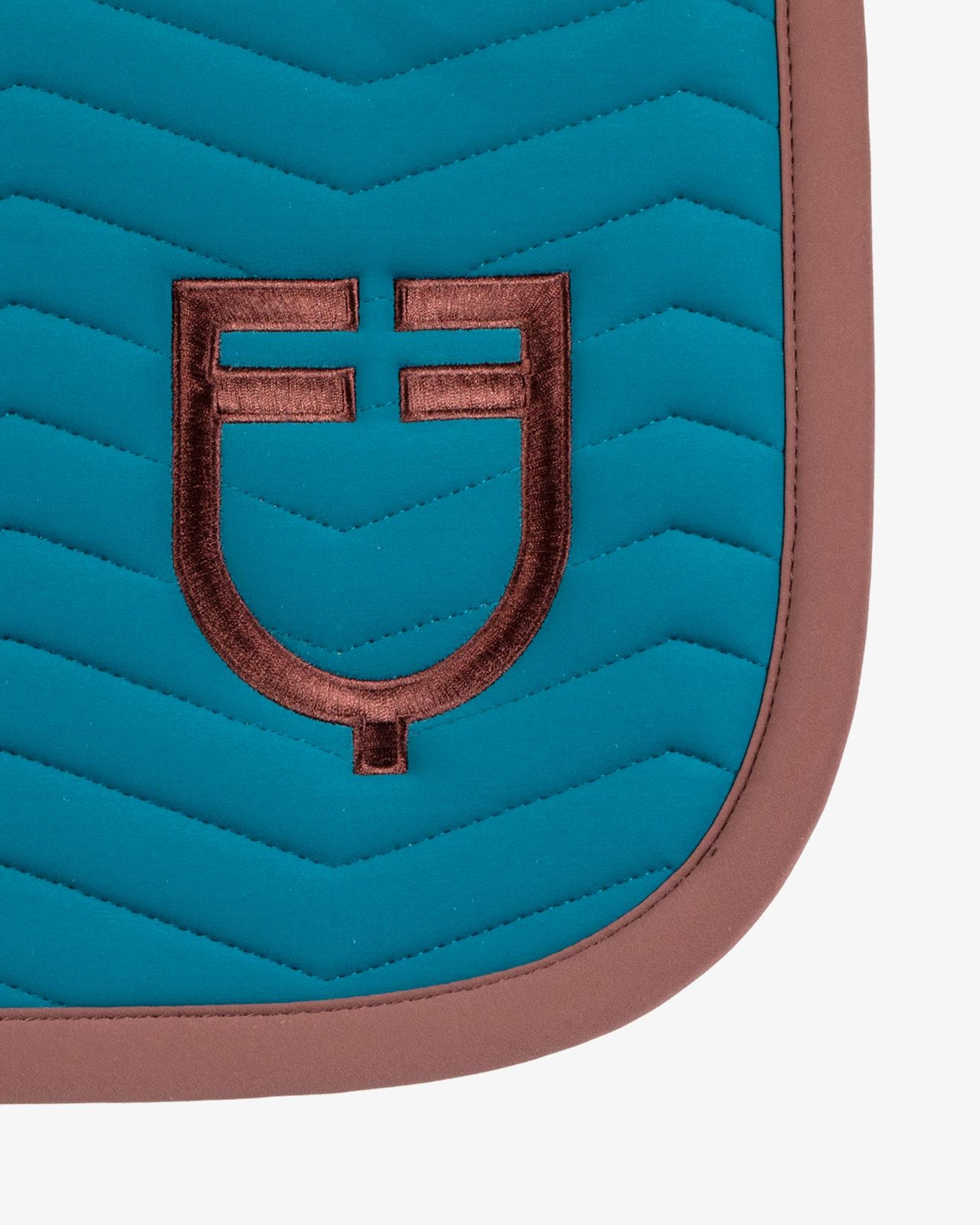 Wave Quilting jumping saddle pad in technical fabric