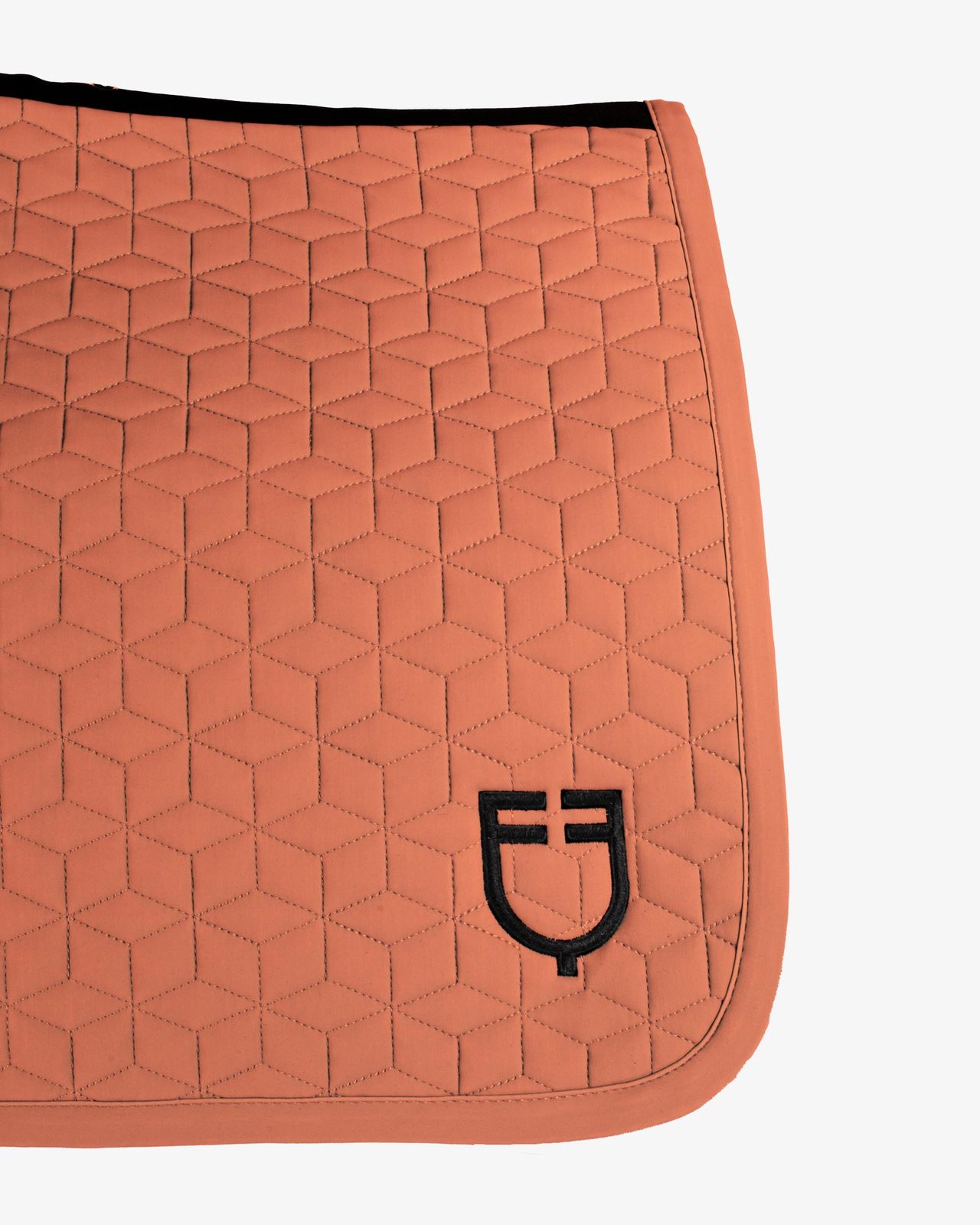 Jumping saddle pad cube quilting