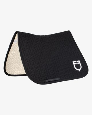 Dressage saddle pad with cube quilting