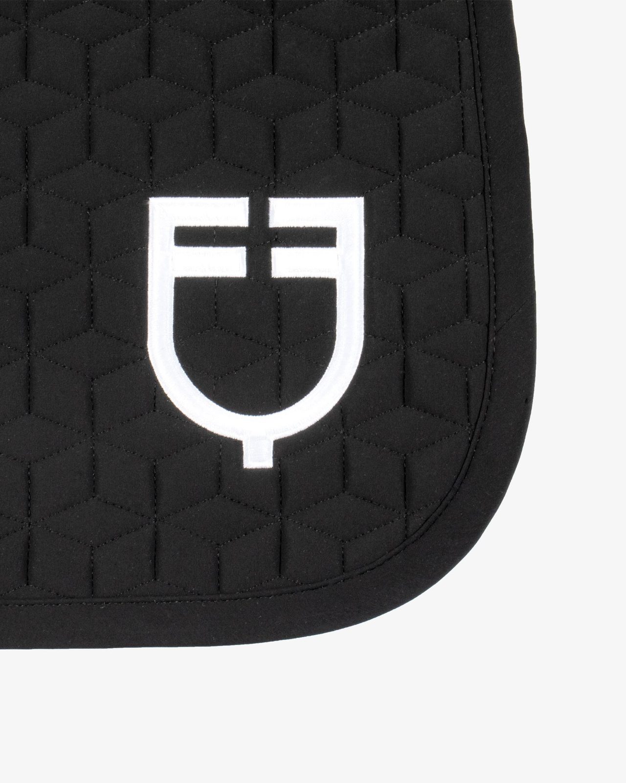 Dressage saddle pad with cube quilting