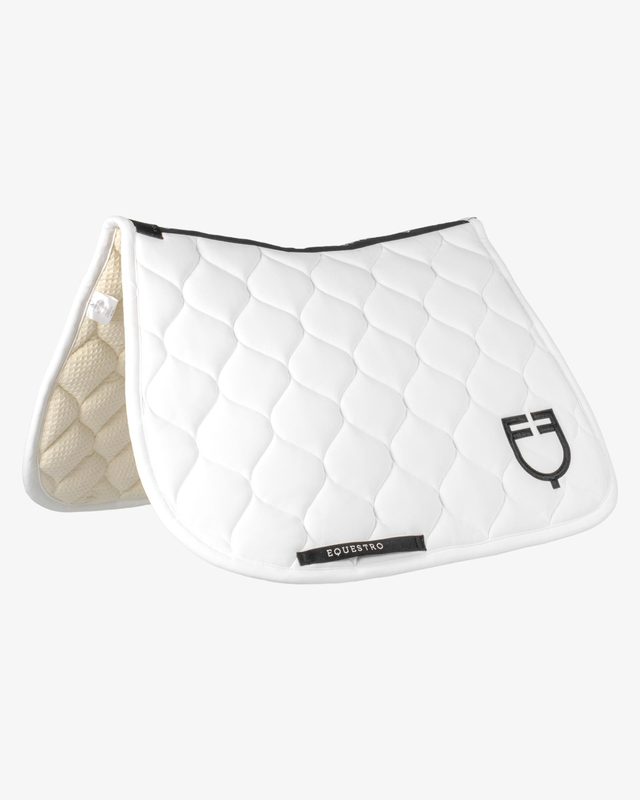 Jumping saddle pad with onion quilting