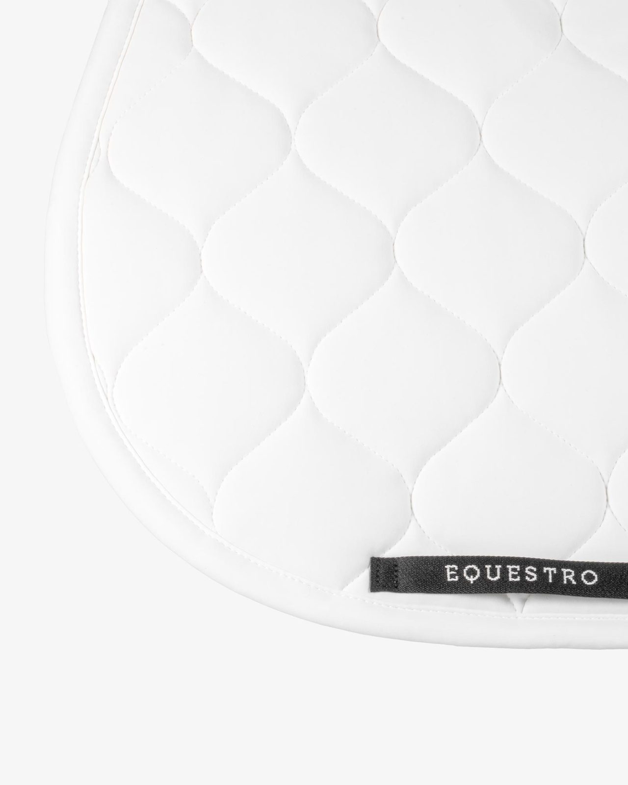 Jumping saddle pad with onion quilting