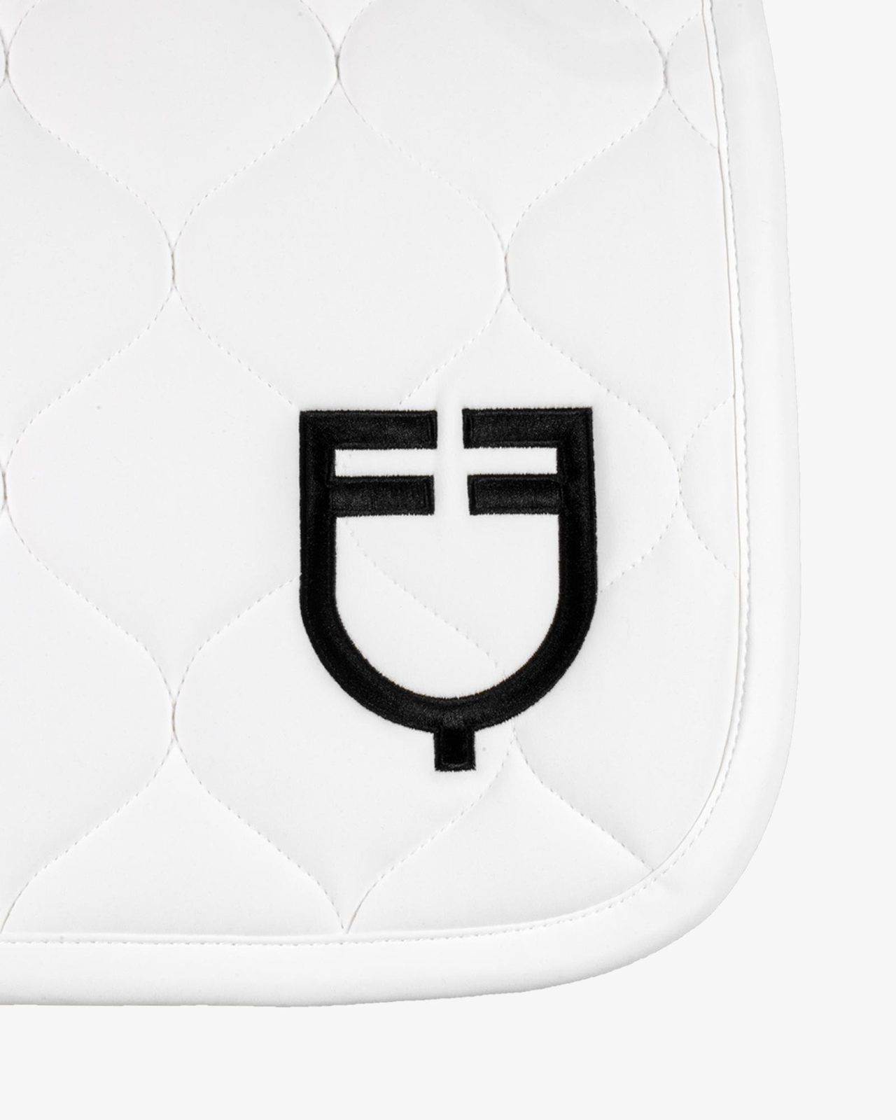 Jumping saddle pad with onion quilting