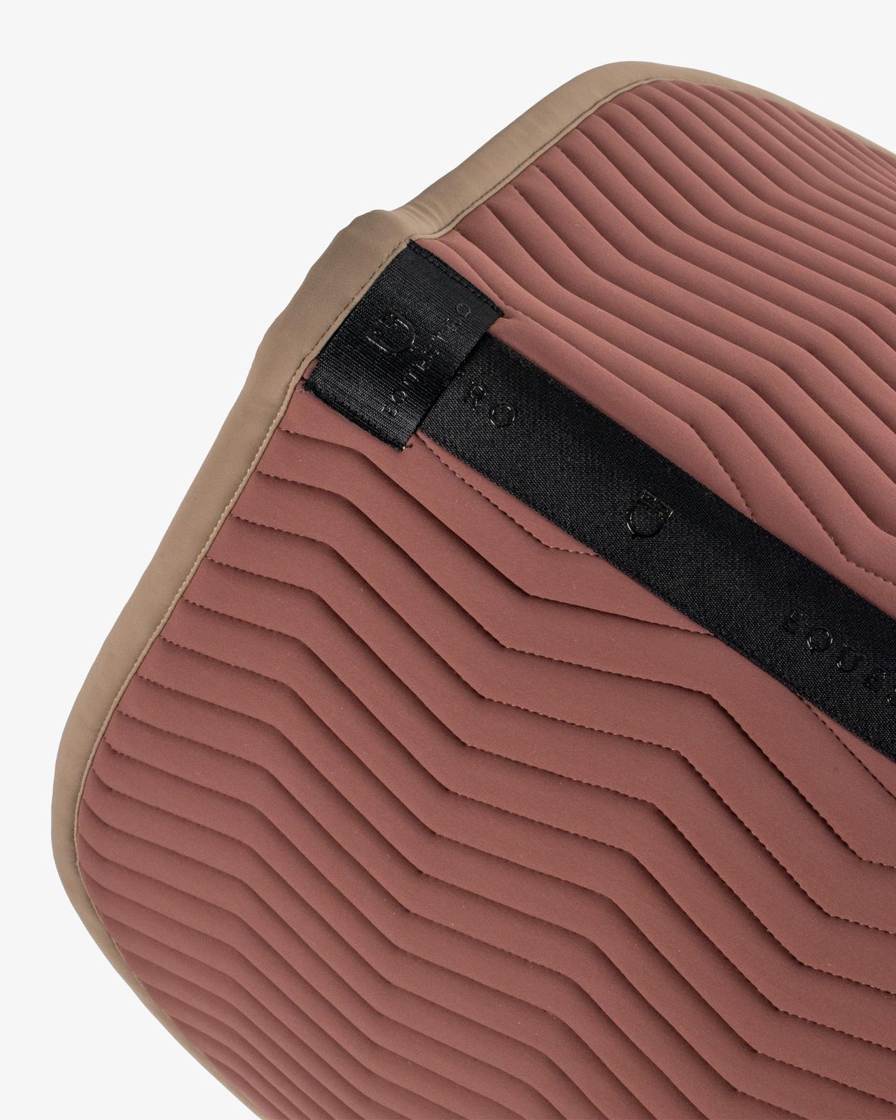 Wave Quilting jumping saddle pad in technical fabric