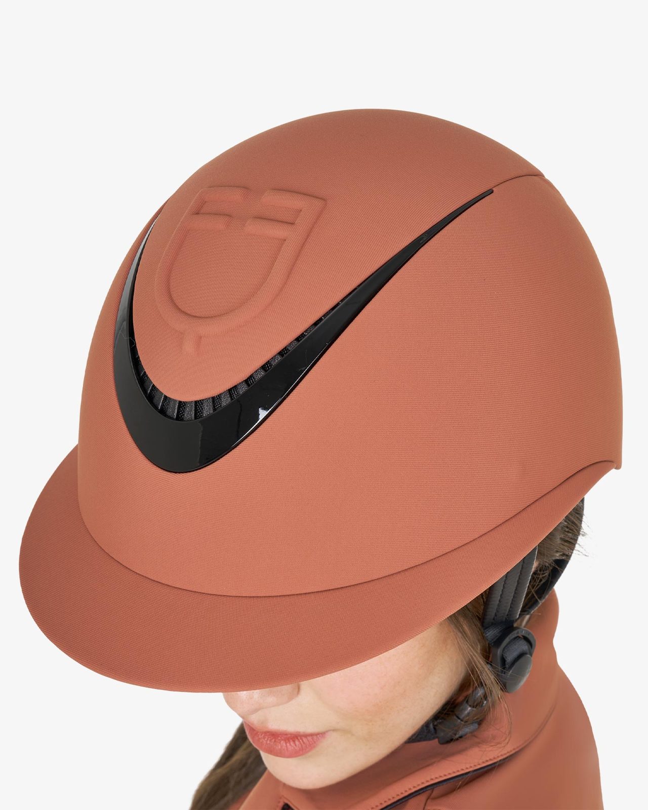 Women's helmet with wide visor and embossed logo homologation EN 1384-2023