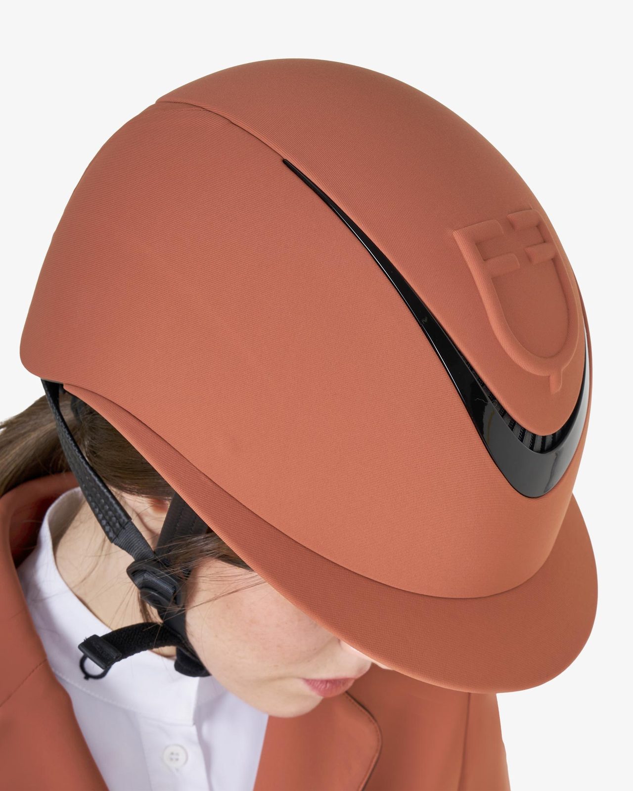 Women's helmet with wide visor and embossed logo homologation EN 1384-2023