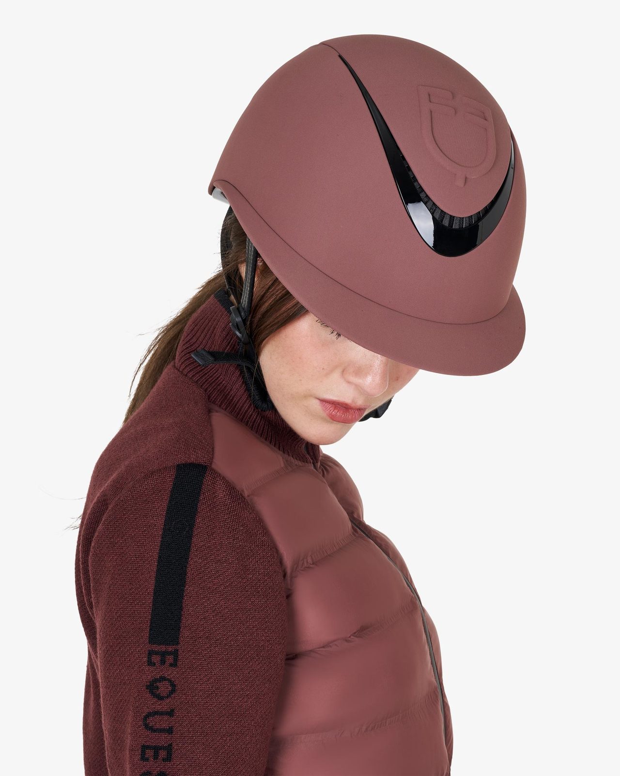 Women's helmet with wide visor and embossed logo homologation EN 1384-2023