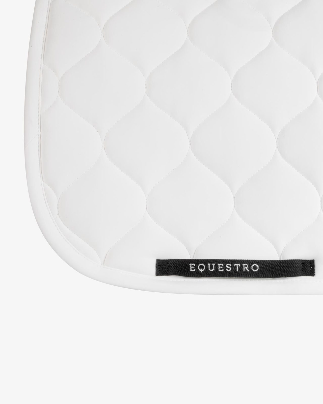 Dressage saddle pad with onion quilting