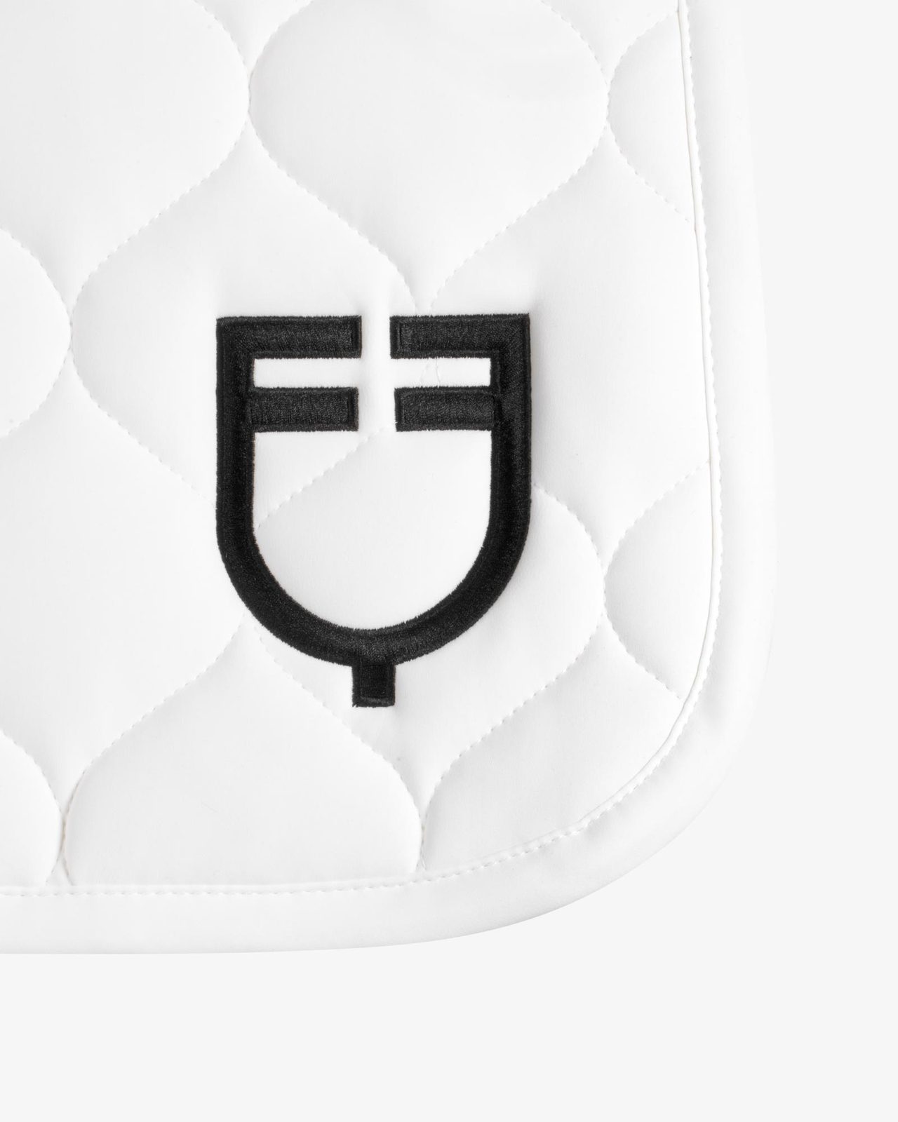Dressage saddle pad with onion quilting