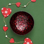Ciotola di cocco laccata rossa con cuori