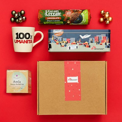 Kit solidale con tazza, tisana e scatola Biscotti Senza Frontiere al cioccolato
