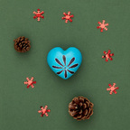 Cuore di pietra saponaria turchese con fiore