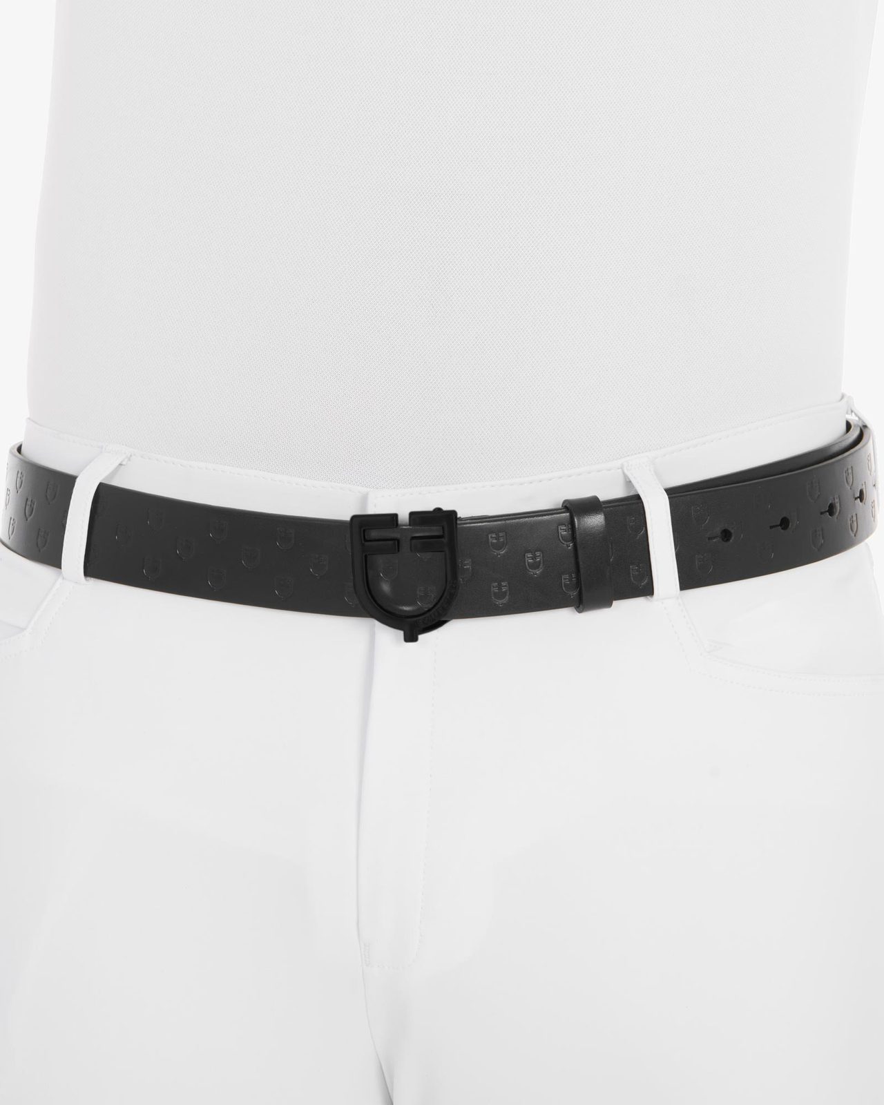 Total black leather belt with logo buckle