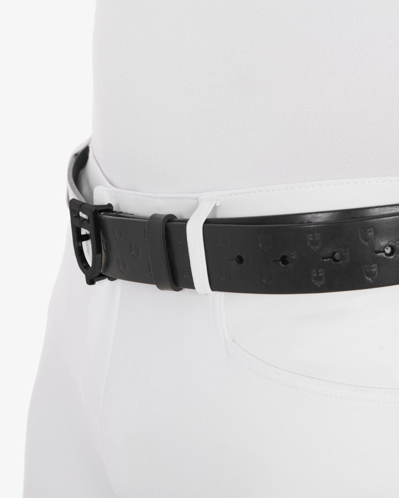 Total black leather belt with logo buckle