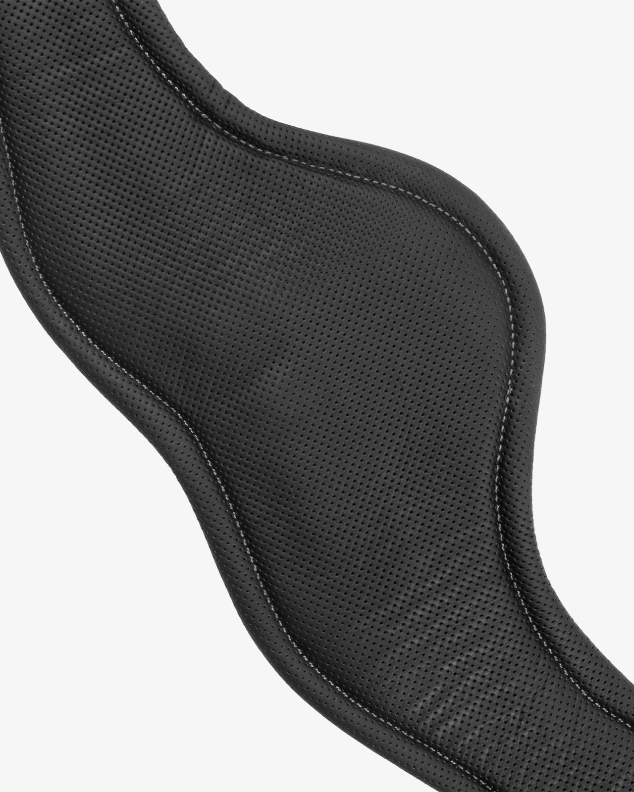 Shaped leather jumping girth