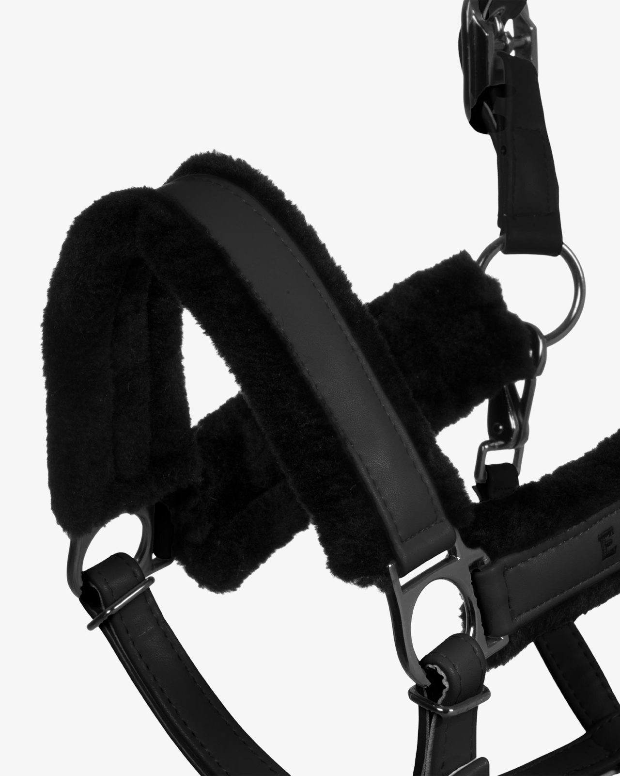 Polypropylene halter with faux sheepskin padding
