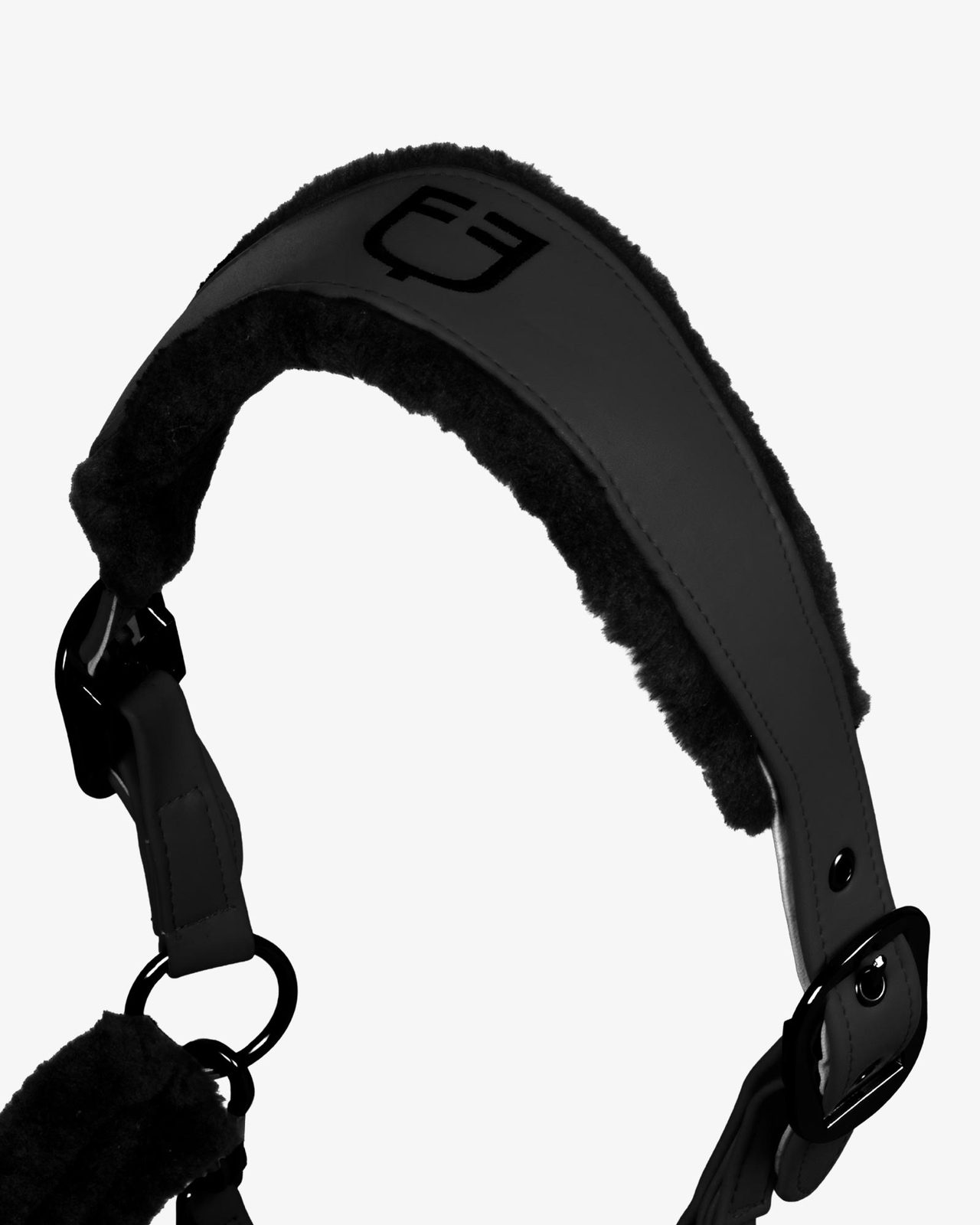 Polypropylene halter with faux sheepskin padding