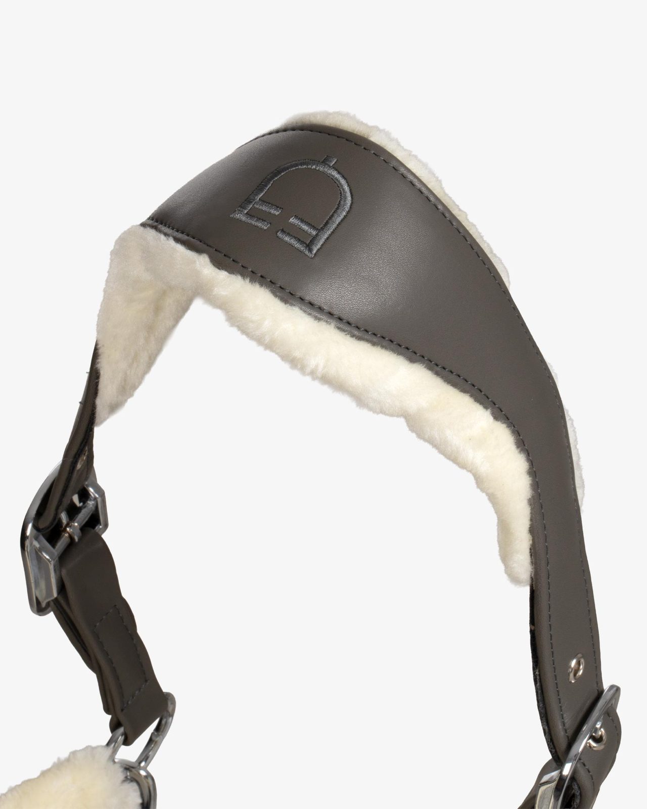 Polypropylene halter with faux sheepskin padding